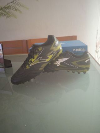 Botas futbol Joma powerful . Regalo espinilleras