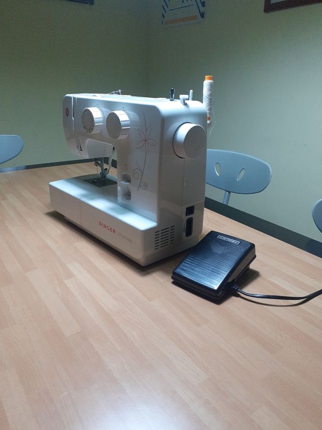 Macchina da cucire portatile Singer