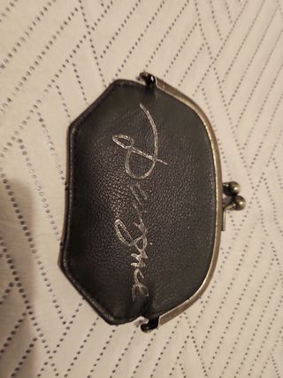 Monedero cuero desigual 