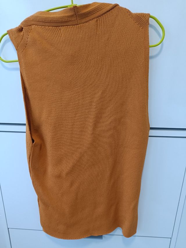 Jersey de punto sin mangas de Uterqüe