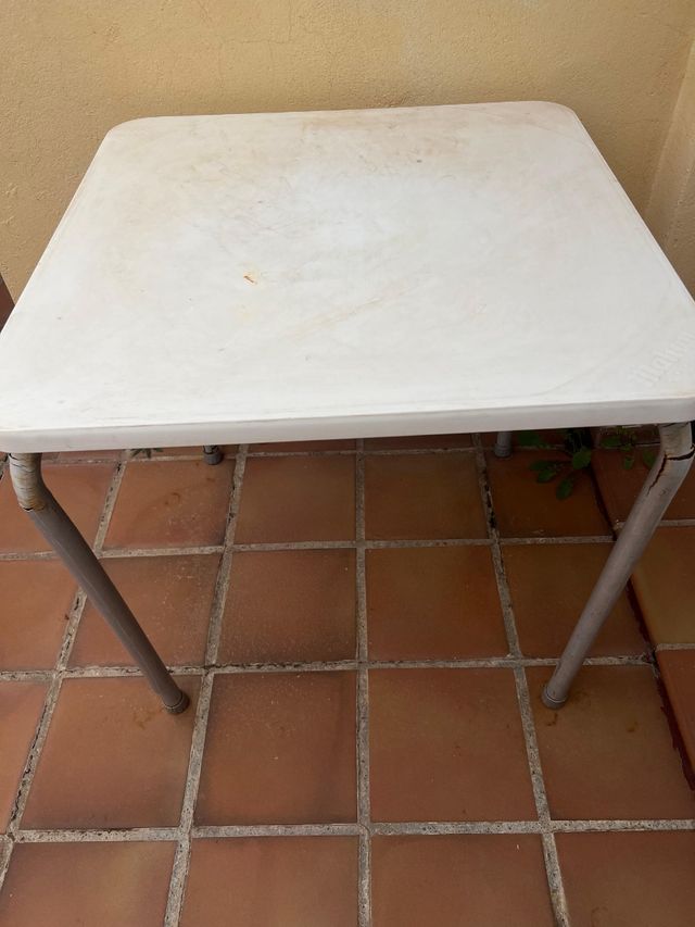 Mesa aluminio cuadrada