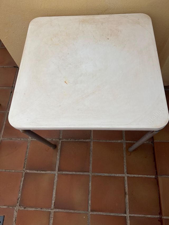 Mesa aluminio cuadrada