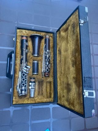 Clarinete si bemol Noblet muy antiguo de madera.