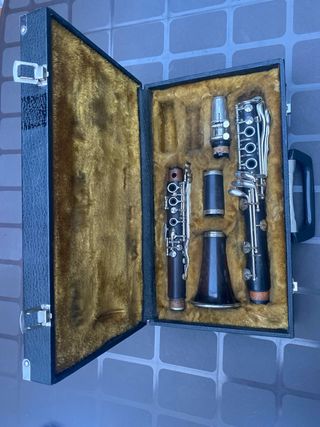Clarinete si bemol Noblet muy antiguo de madera.