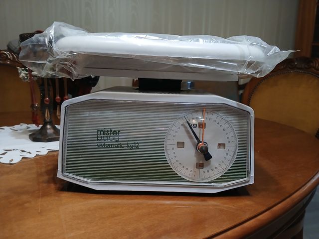 Bilancia pesa neonati