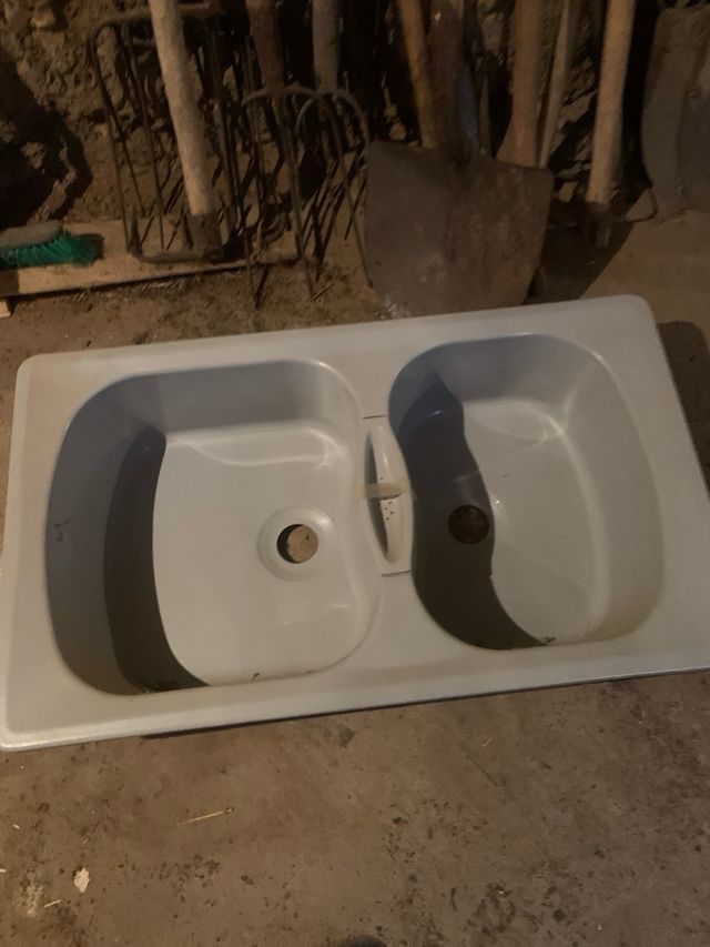 Fregadero doble seno gris