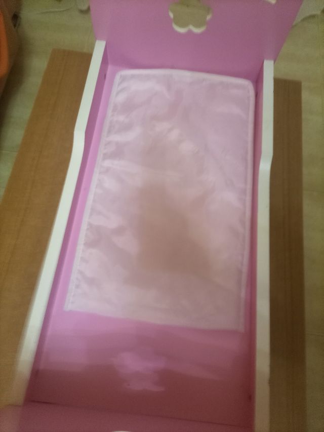 Camas de juguete  y armario a juego