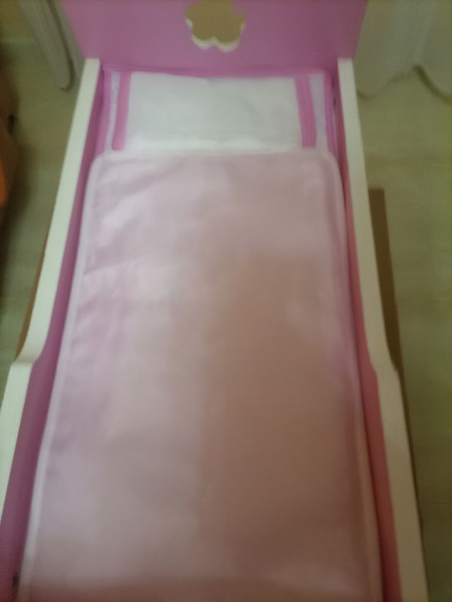 Camas de juguete  y armario a juego