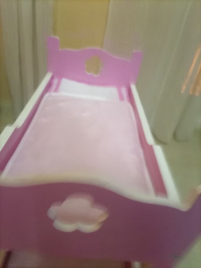 Camas de juguete  y armario a juego