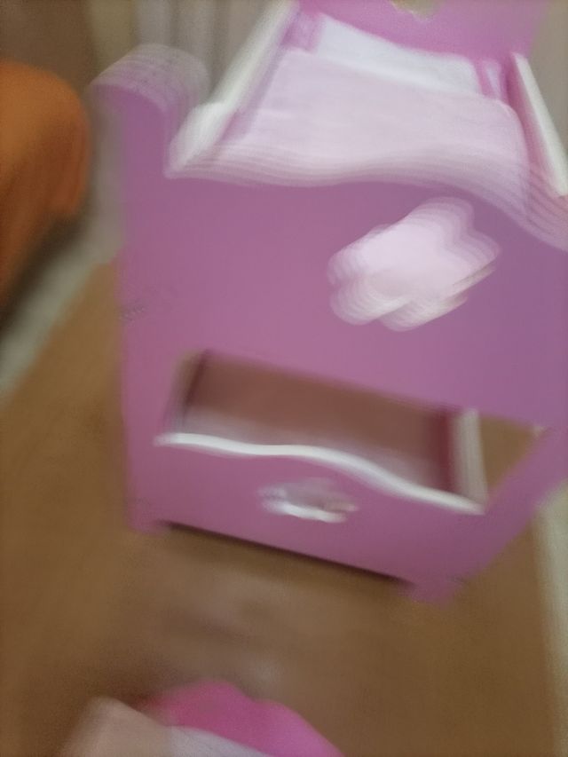 Camas de juguete  y armario a juego