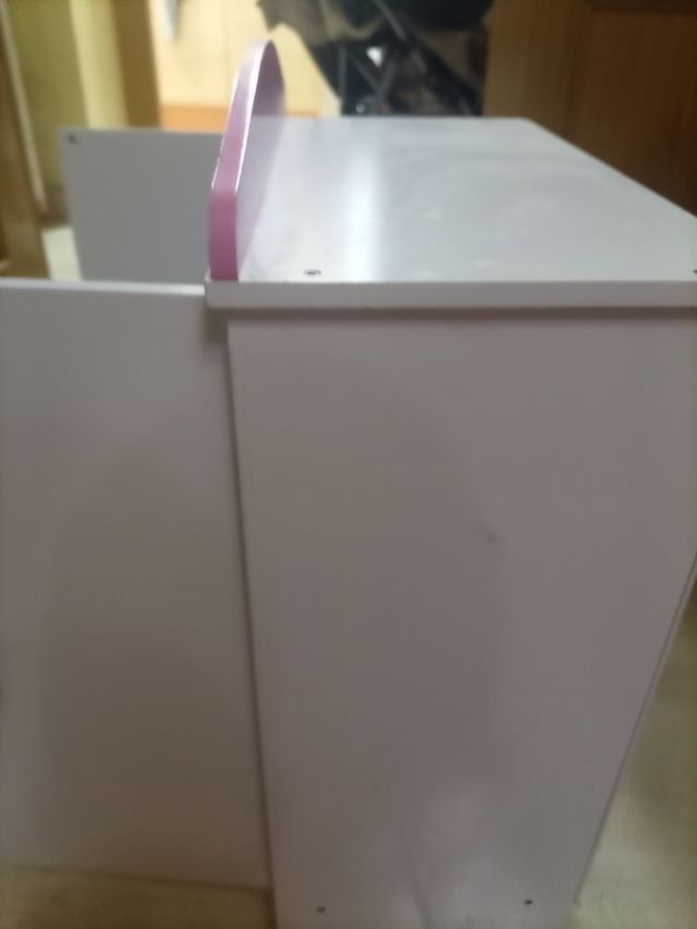 Camas de juguete  y armario a juego