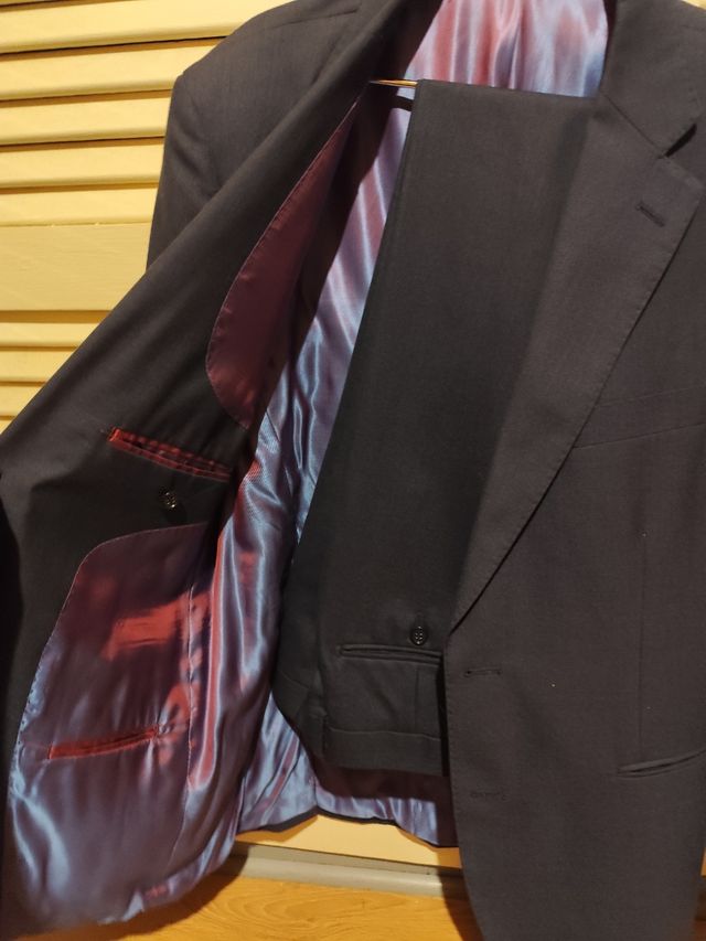 Traje como nuevo talla 52 marca bolos