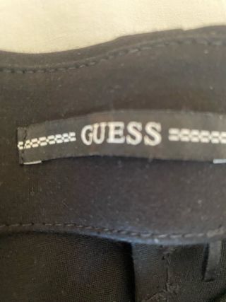 Pantalon negro guess