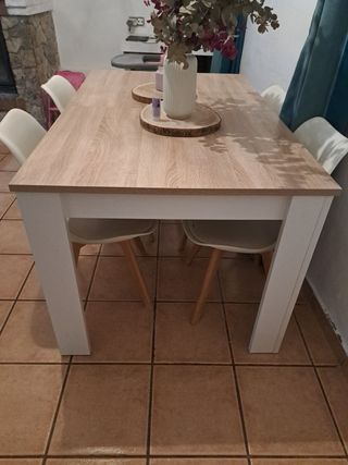 Mesa comedor extensible + 4 sillas