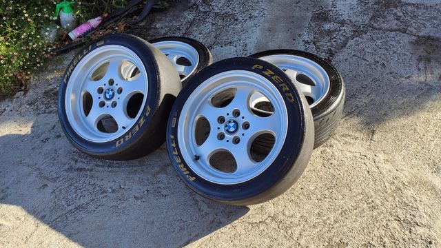 Slicks Pirelli 17