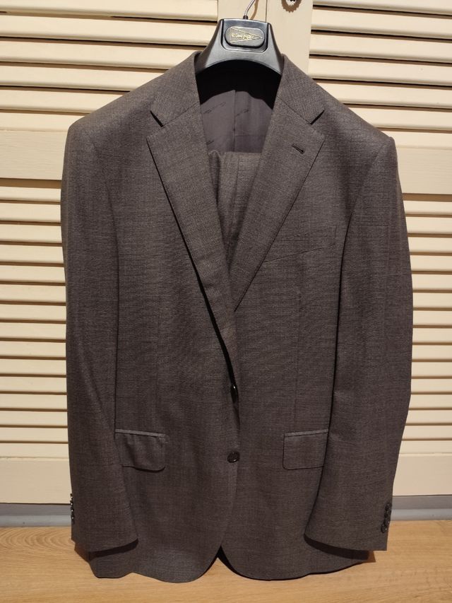 Traje Emilio tuchi gris talla 52 