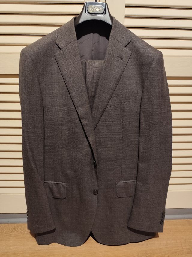 Traje Emilio tuchi gris talla 52 