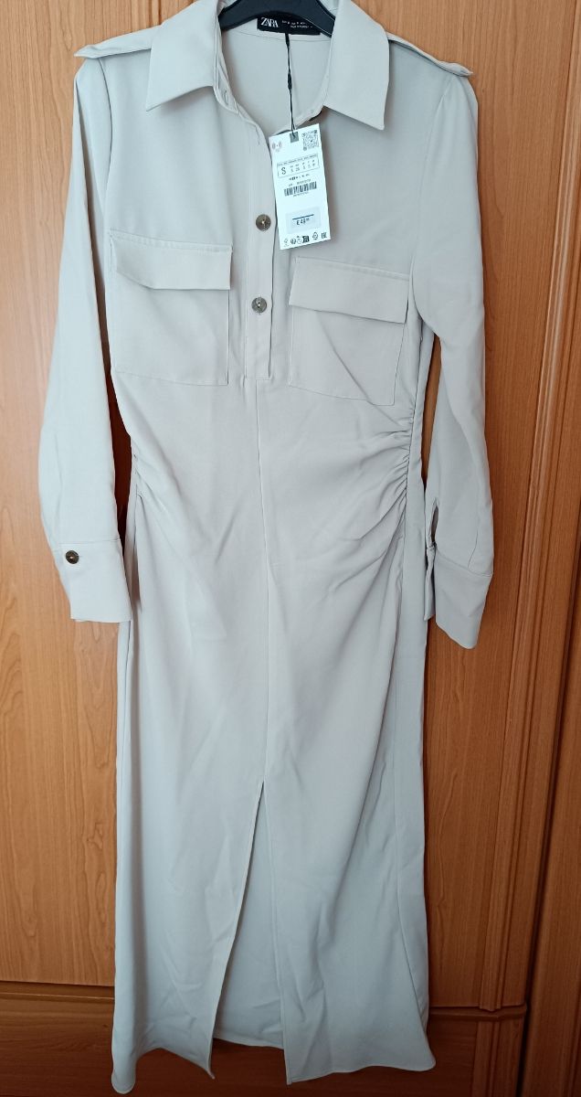 Vestido beige de Zara