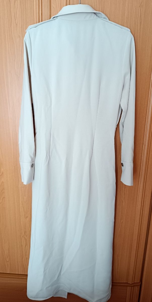 Vestido beige de Zara