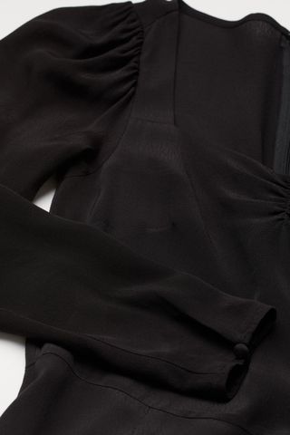 Vestido largo negro con mangas puffy