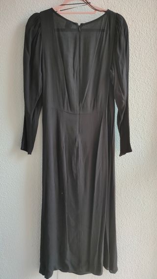 Vestido largo negro con mangas puffy