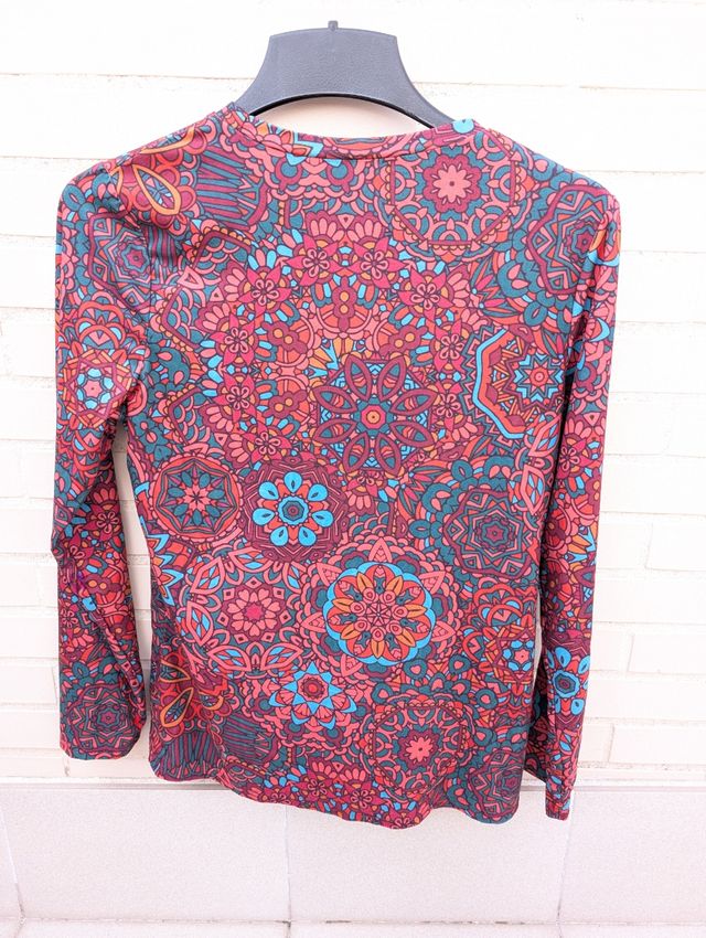 Camiseta mandalas estilo Desigual un uso