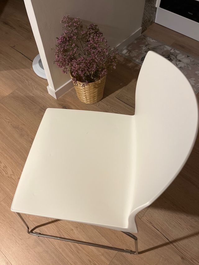 Sillas de diseño blancas