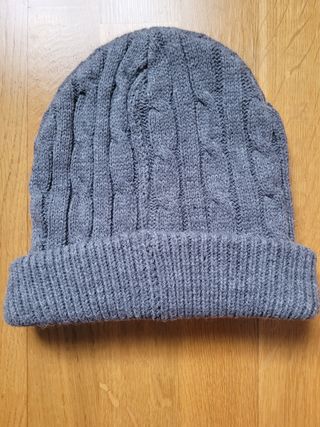 Gorro gris de Pull & Bear