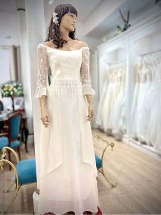Vestido de novia fluido con mangas