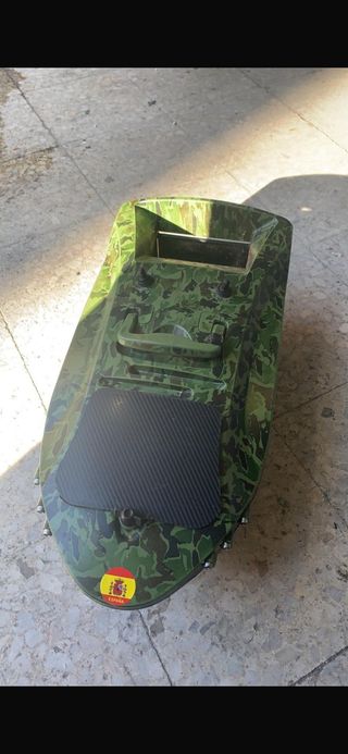 Barco cebador de pesca 