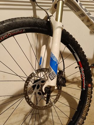 Bicicleta Giant MTB carbono