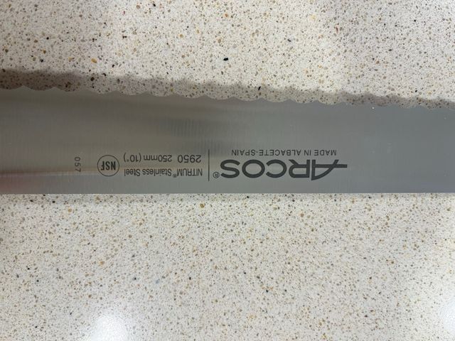 Cuchillo panero de acero Arcos