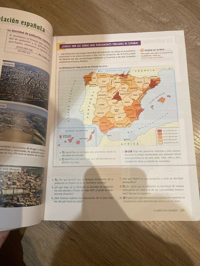 libro de geoyhist de la ESO con el libro pequeño