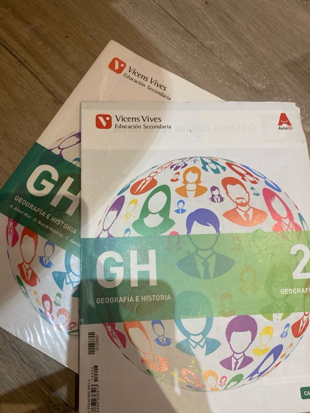 libro de geoyhist de la ESO con el libro pequeño
