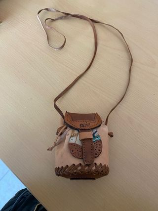 Borsetta in cuoio con castagnette nacchere legno