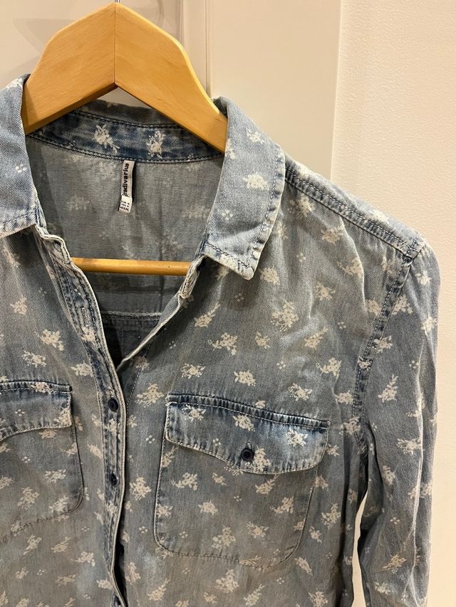 Camisa vaquera estampada Stadivarius