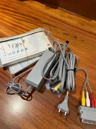 CONSOLA WII CON 2 MANDOS + 14 JUEGOS