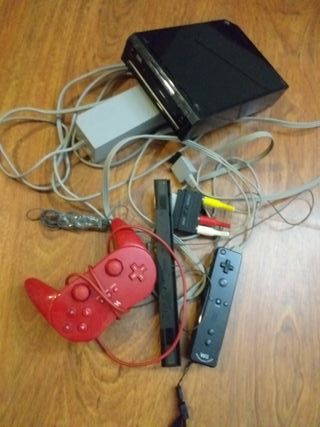 CONSOLA WII CON 2 MANDOS + 14 JUEGOS