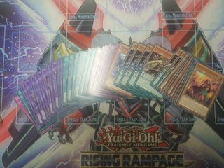 OFERTA NAVIDEÑA Lote Yugioh, (mucho bulk + 3 mazos