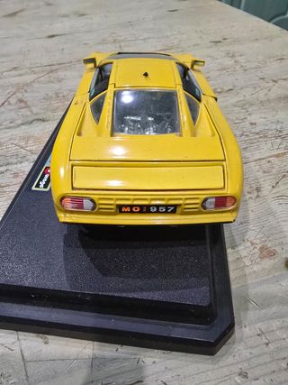 Burago 1:24 Bugatti EB 110 1991 yellow