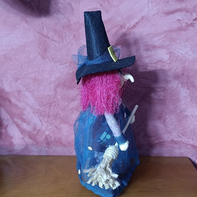 Bruja hecha a mano
