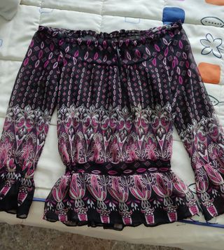 Blusa escote bardot.