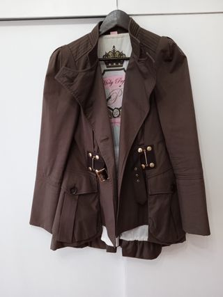 Chaqueta sahariana marrón cinturón de Holly Preppy