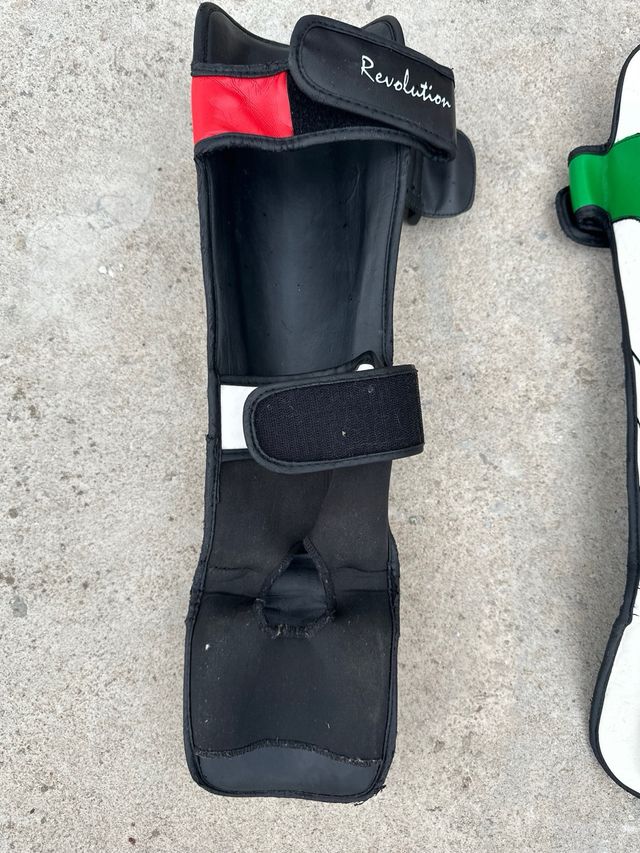 Espinilleras Leone Revo