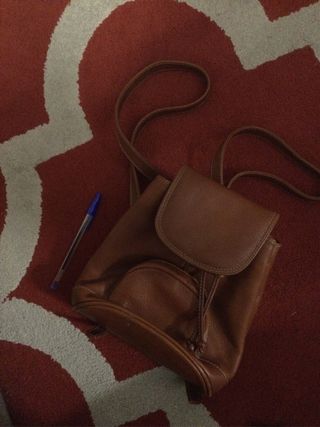 Mochila pequeña de cuero