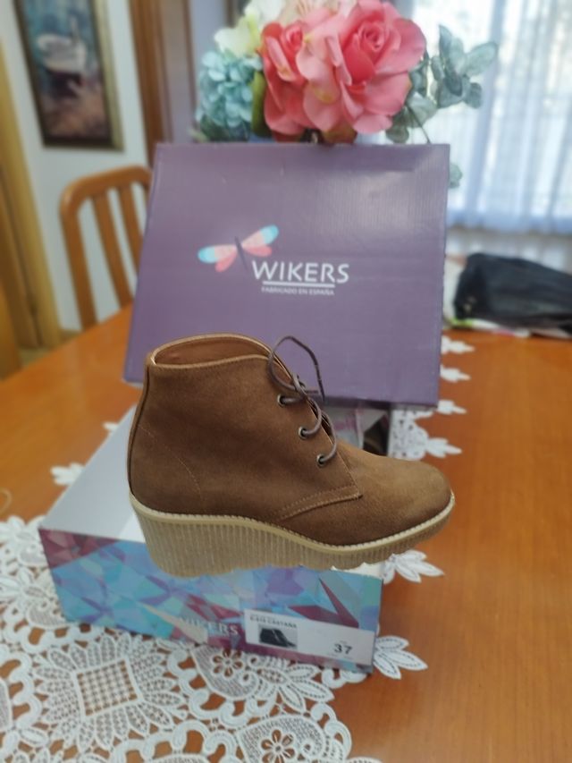 Botín WIKERS, piel serraje marrón, cuña cómoda 37