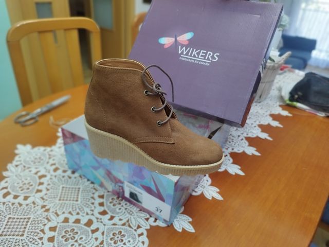 Botín WIKERS, piel serraje marrón, cuña cómoda 37