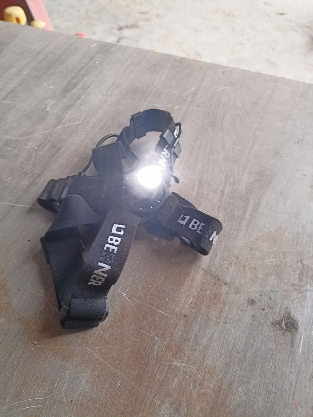 SE VENDE LINTERNA FRONTAL LED