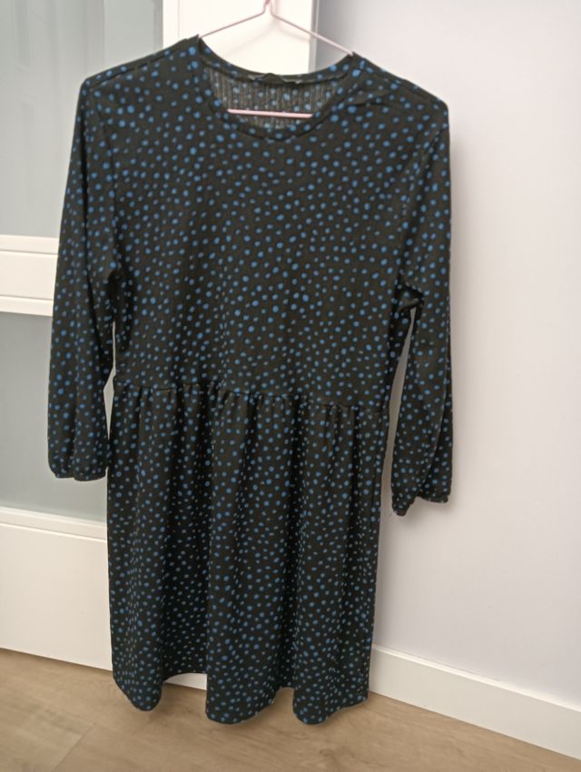 Vestido negro lunares azules