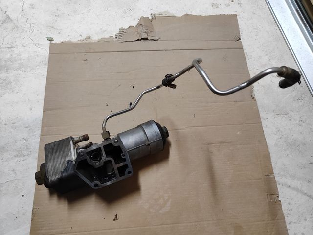 Carcasa de filtro de aceite con enfriador